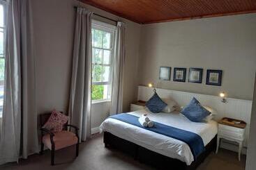 بنسيون 137 High Street Guest House