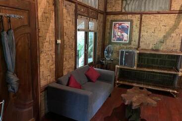 פנסיון Kupu Kupu Garden Guest House & Cafe