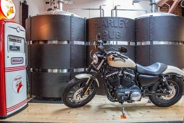 פנסיון Penzion Harley Pub