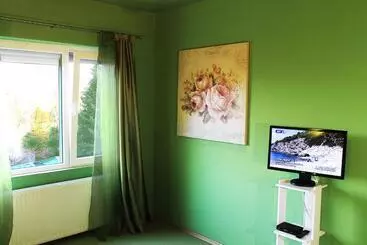 Pensió White & Quiet Apartment House