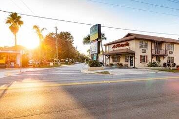 הוסטל Economy Inn Historic District