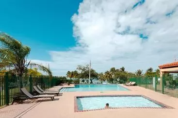 هتل Oceania Apartments At Arecibo 681 Ocean Drive