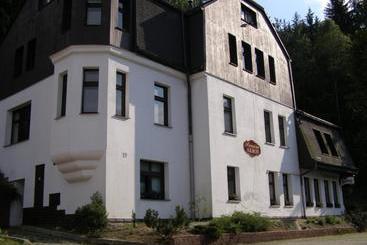 Majatalo Penzion Akron