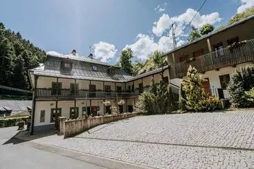 Majatalo Penzión Banský Dom