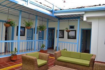 ユースホステル Hostal Bosque De Niebla