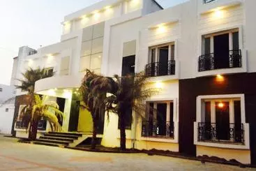 Huoneistohotelli Pine Tree