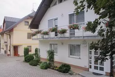 ペンション Apartment Sobe Ravbar