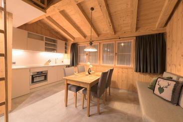 هتل آپارتمان Arlberglife Ferienresort