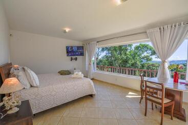 بنسيون La Réserve Suites