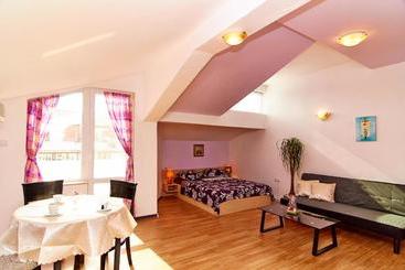 ペンション Batak Studio