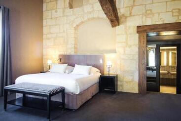 Отель Hôtel Au Logis Des Remparts