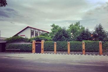 هاستل Nakhodka Inn