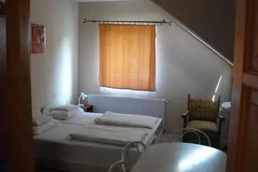 پانسیون Hejő Apartman