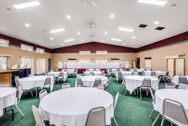 فندق صغير Comfort Inn & Suites