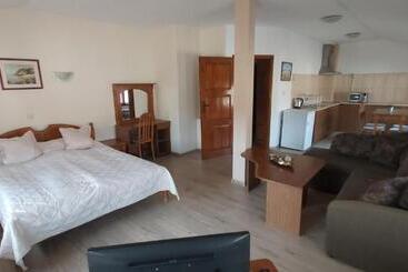 پانسیون Citadel Guest House