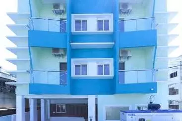 Hotel Super Townhouse Majestic Inn