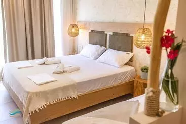 هتل Plataria Seaside Resort