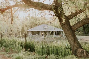 住宿加早餐  Bed & Barrel At Stonehouse Cellars