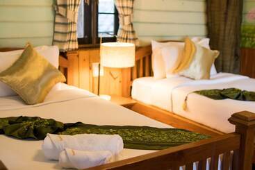 בית מלון כפרי E Outfitting Valley Resort