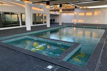 آپارتمان‌های توریست‌ها Jawharat Al Rumais Villas & Spa
