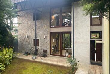 پانسیون Oasis Bungalow   Nuwara Eliya