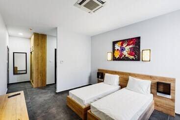 هتل G Suites Luxury Rentals