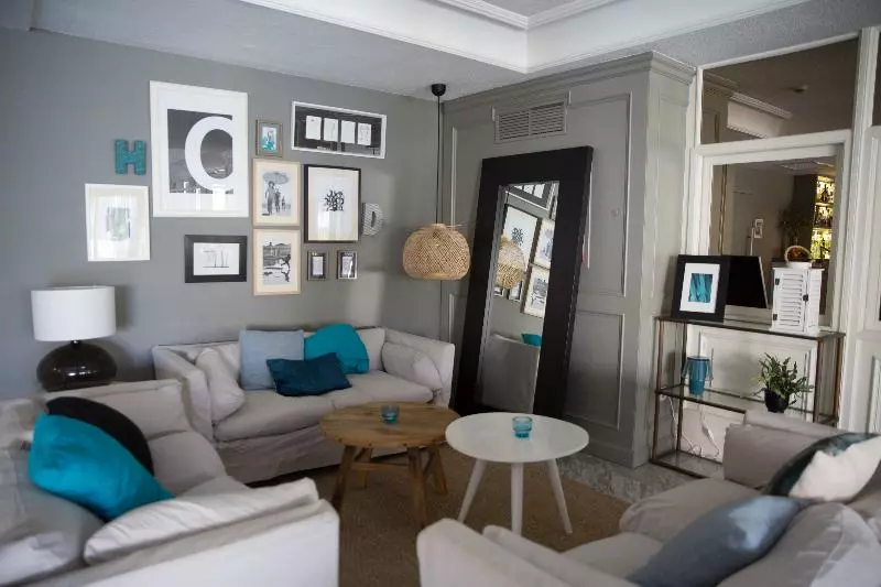 Отель Almirante