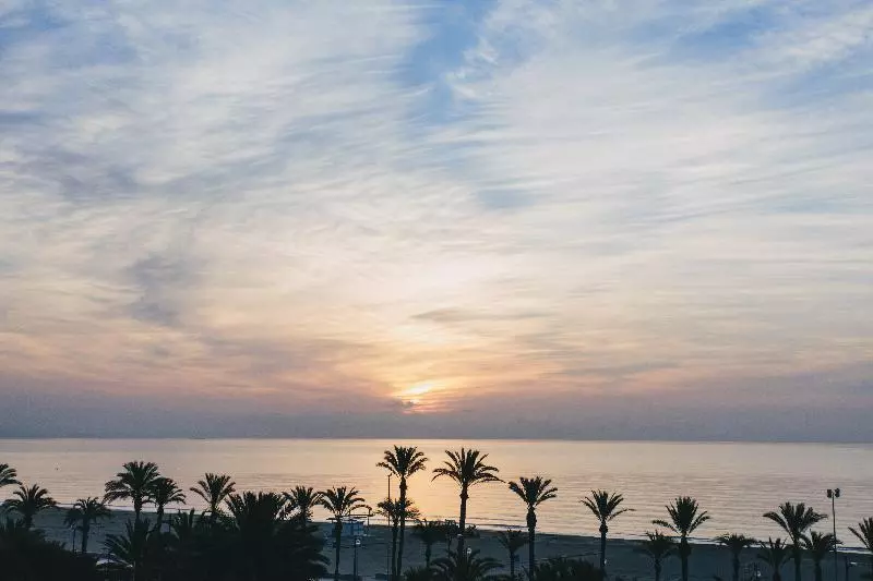 Отель Almirante