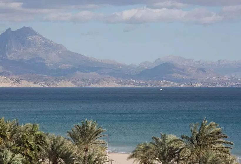 هتل Almirante