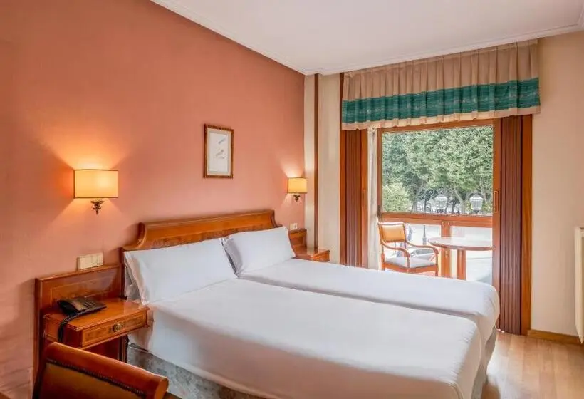 هتل B&B Gijón Centro Begoña