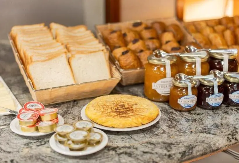 هتل B&B Gijón Centro Begoña