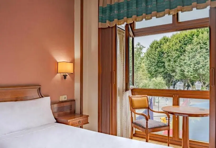 هتل B&B Gijón Centro Begoña