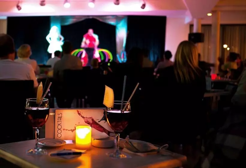 Отель Cm Castell De Mar