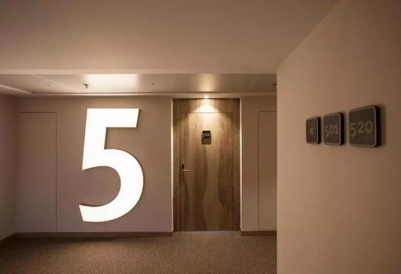 호텔 Presidente 4 Sup