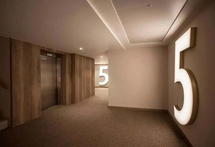 호텔 Presidente 4 Sup