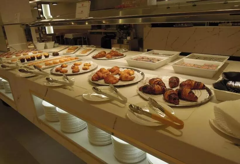 호텔 Presidente 4 Sup