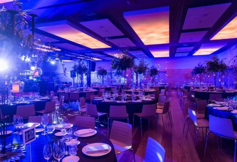 Отель Catalonia Barcelona Plaza