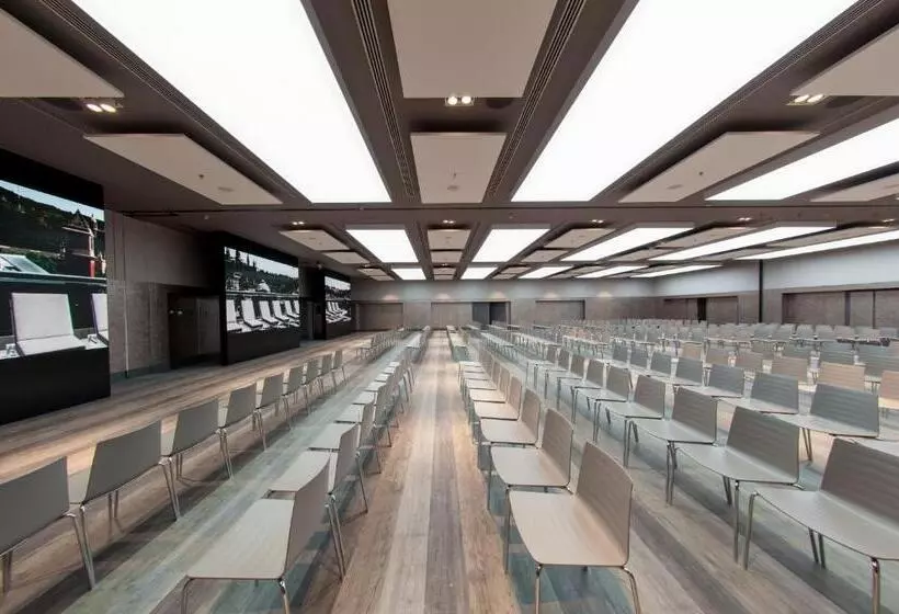 Отель Catalonia Barcelona Plaza