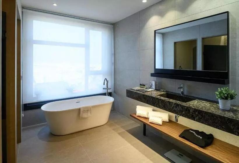 Отель Catalonia Barcelona Plaza