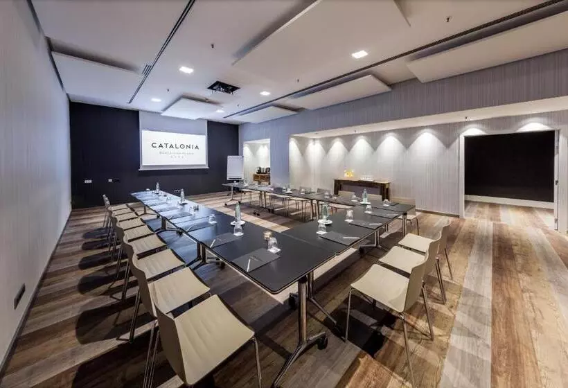 Отель Catalonia Barcelona Plaza