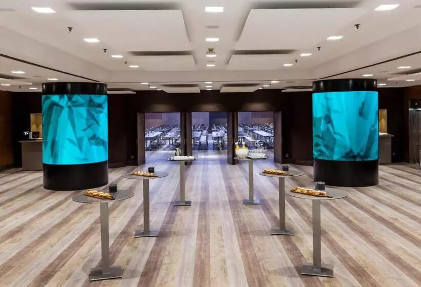 Отель Catalonia Barcelona Plaza