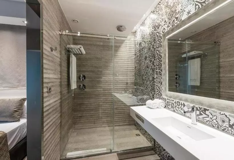 Отель Catalonia Barcelona Plaza