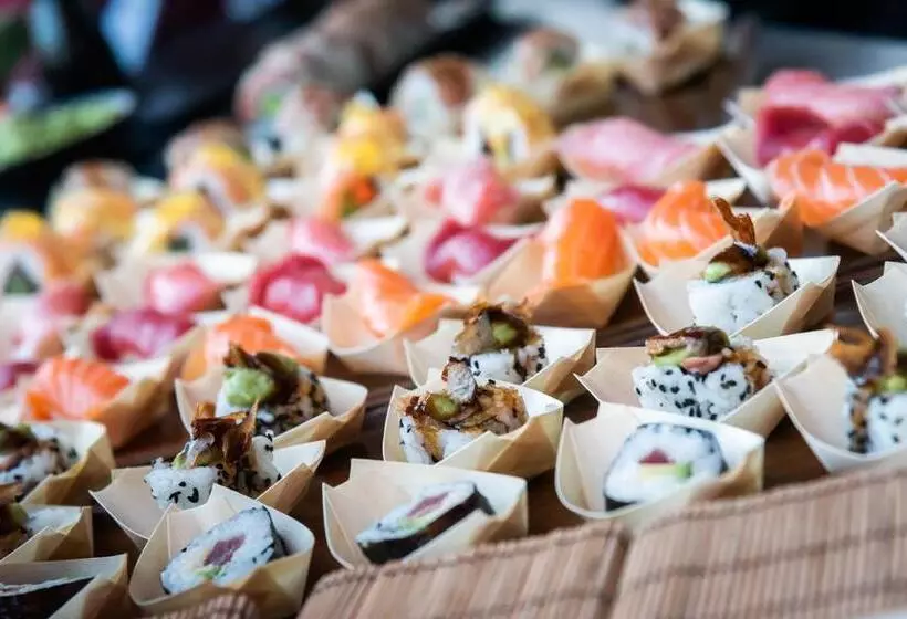 Отель Catalonia Barcelona Plaza