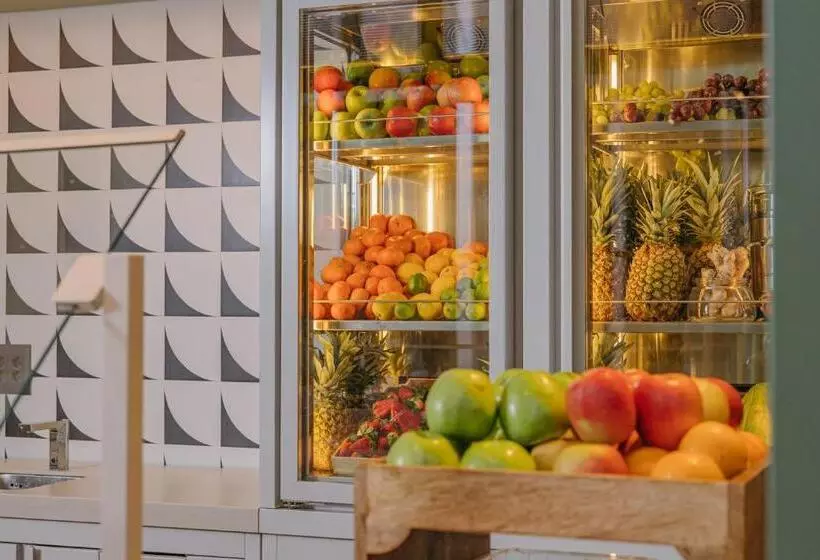 Отель Catalonia Barcelona Plaza