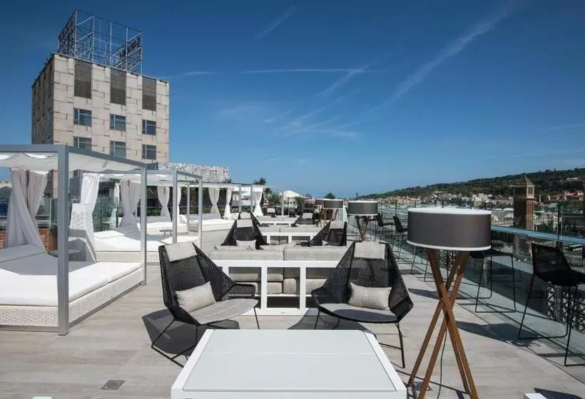 Отель Catalonia Barcelona Plaza