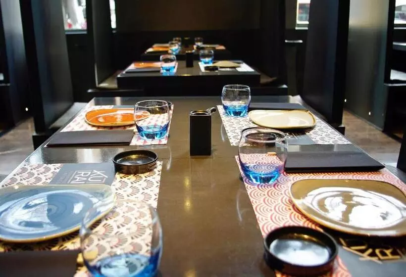 Отель Catalonia Barcelona Plaza