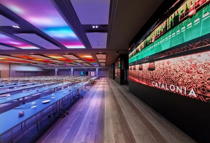 Отель Catalonia Barcelona Plaza