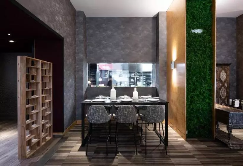 Отель Catalonia Barcelona Plaza