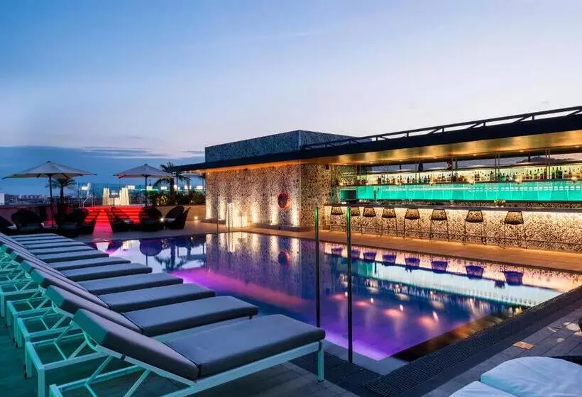 Отель Catalonia Barcelona Plaza