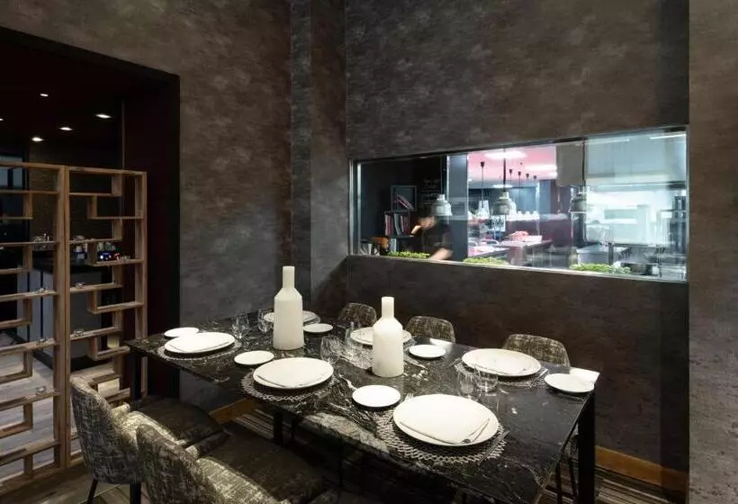 Отель Catalonia Barcelona Plaza